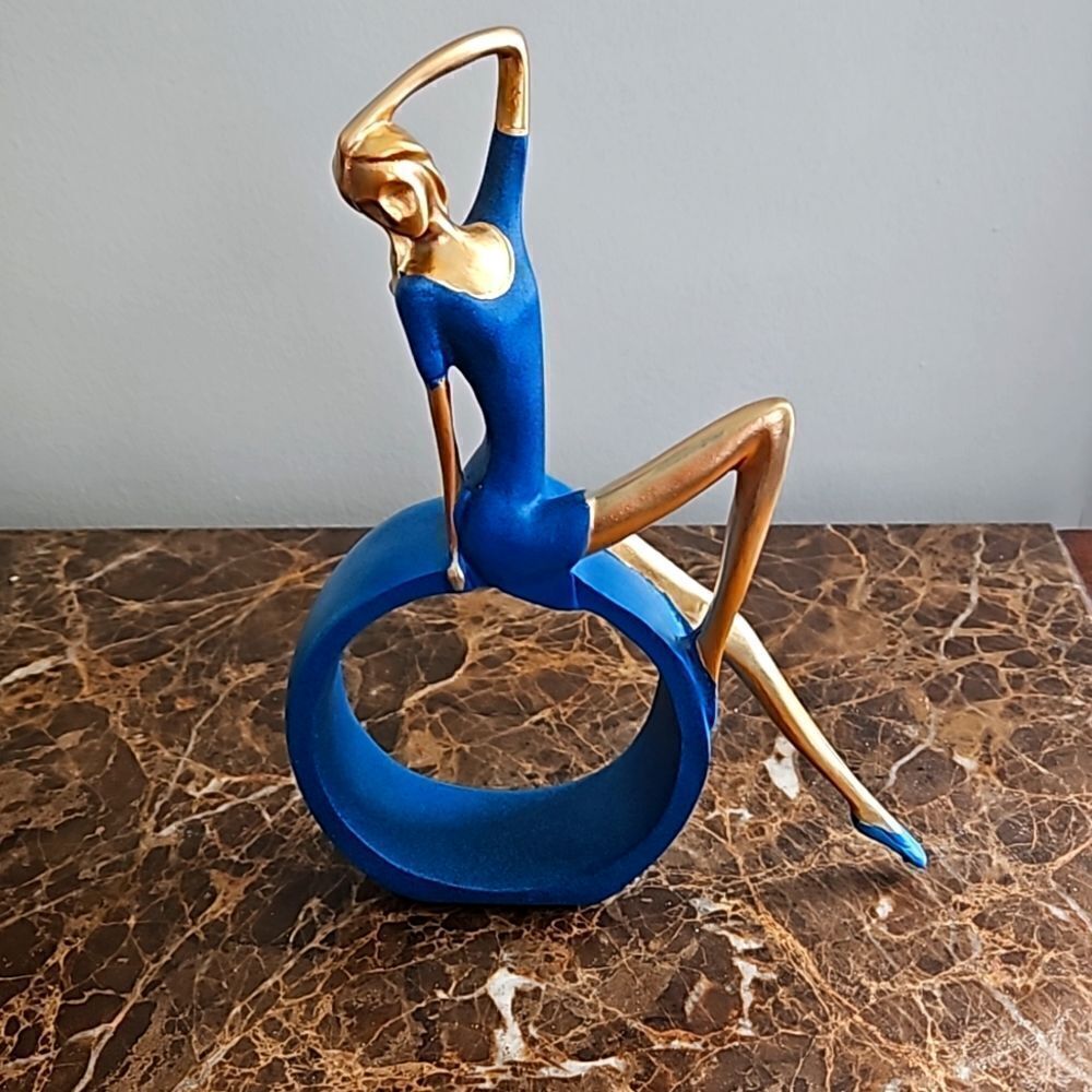 NWOT Statue of Glamour Girl Resting